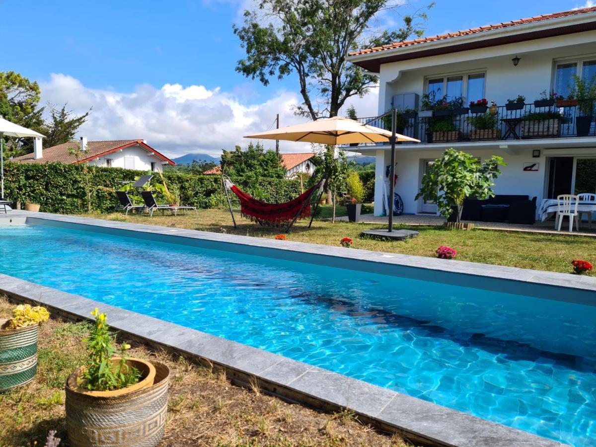 אונדאיי Appartement Avec Cuisine Et Grande Piscine Chauffee מראה חיצוני תמונה