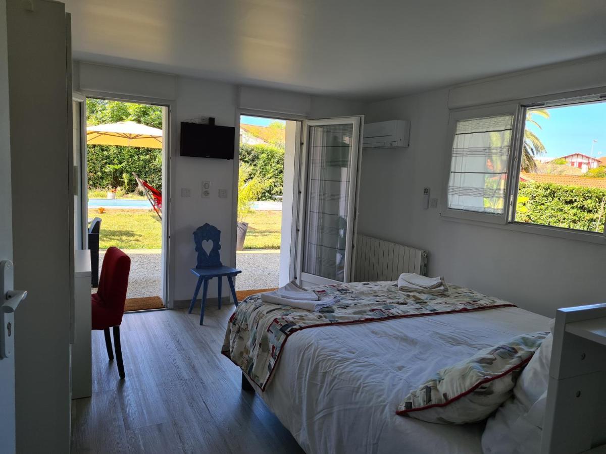 אונדאיי Appartement Avec Cuisine Et Grande Piscine Chauffee מראה חיצוני תמונה